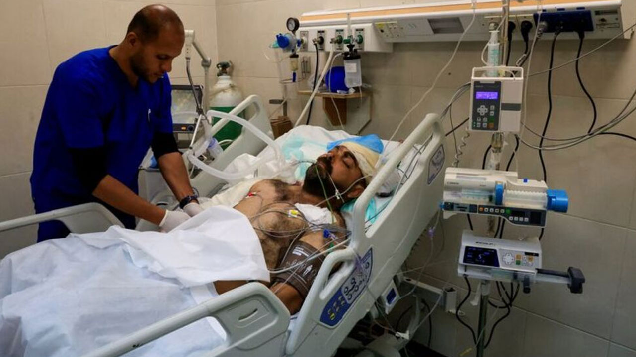 Gaza Doctor | ఇజ్రాయెల్‌ వైమానిక దాడుల్లో 9 మంది పిల్లలను కోల్పోయి.. ఐసీయూలో చేరిన వైద్యుడు