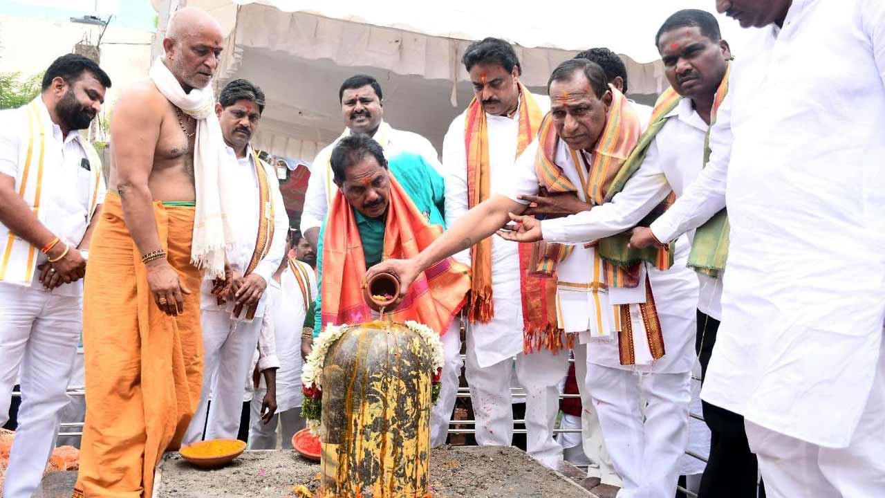 Ghatkesar | ఘట్కేసర్లో బొడ్రాయి ప్రతిష్టాపన.. ప్రత్యేక పూజలు చేసిన మాజీ మంత్రి మల్లారెడ్డి