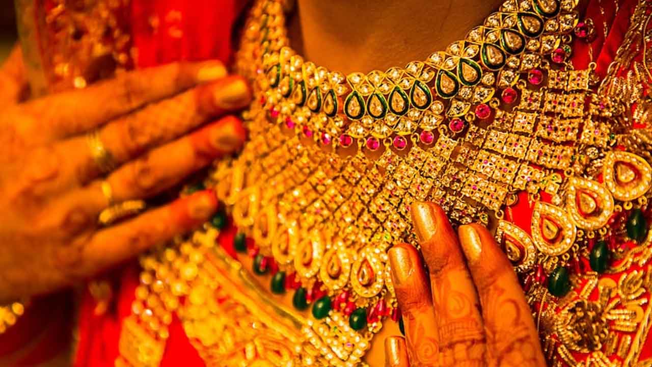 తగ్గిన ఆభరణాల ఎగుమతులు