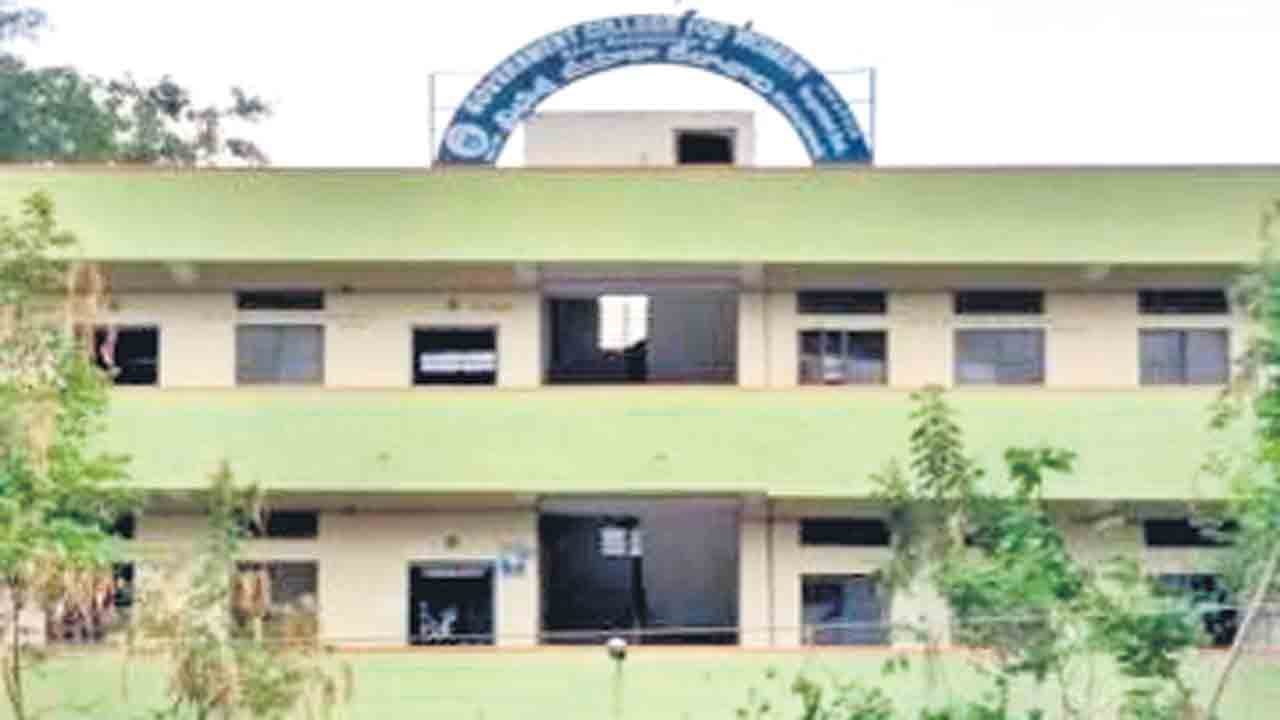 Telangana | విద్యార్థుల చూపు.. ప్రభుత్వ డిగ్రీ కాలేజీల వైపు