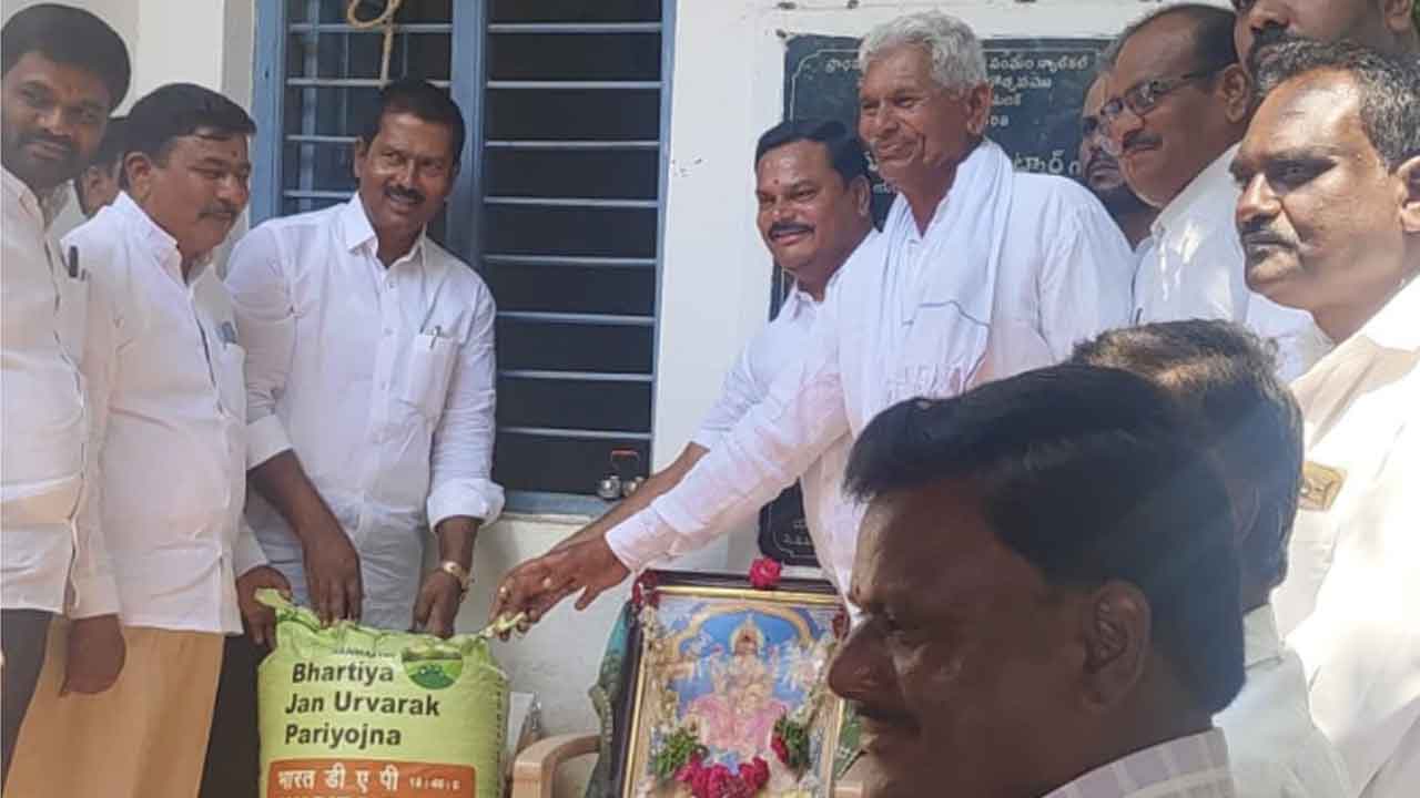 Sorghum purchasing center | జొన్నల కొనుగోలు కేంద్రాన్ని సద్వినియోగం చేసుకోవాలి