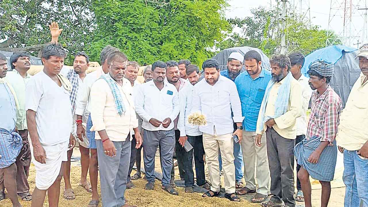 అందాల పోటీలపై శ్రద్ధ.. రైతన్నపై లేదా..?