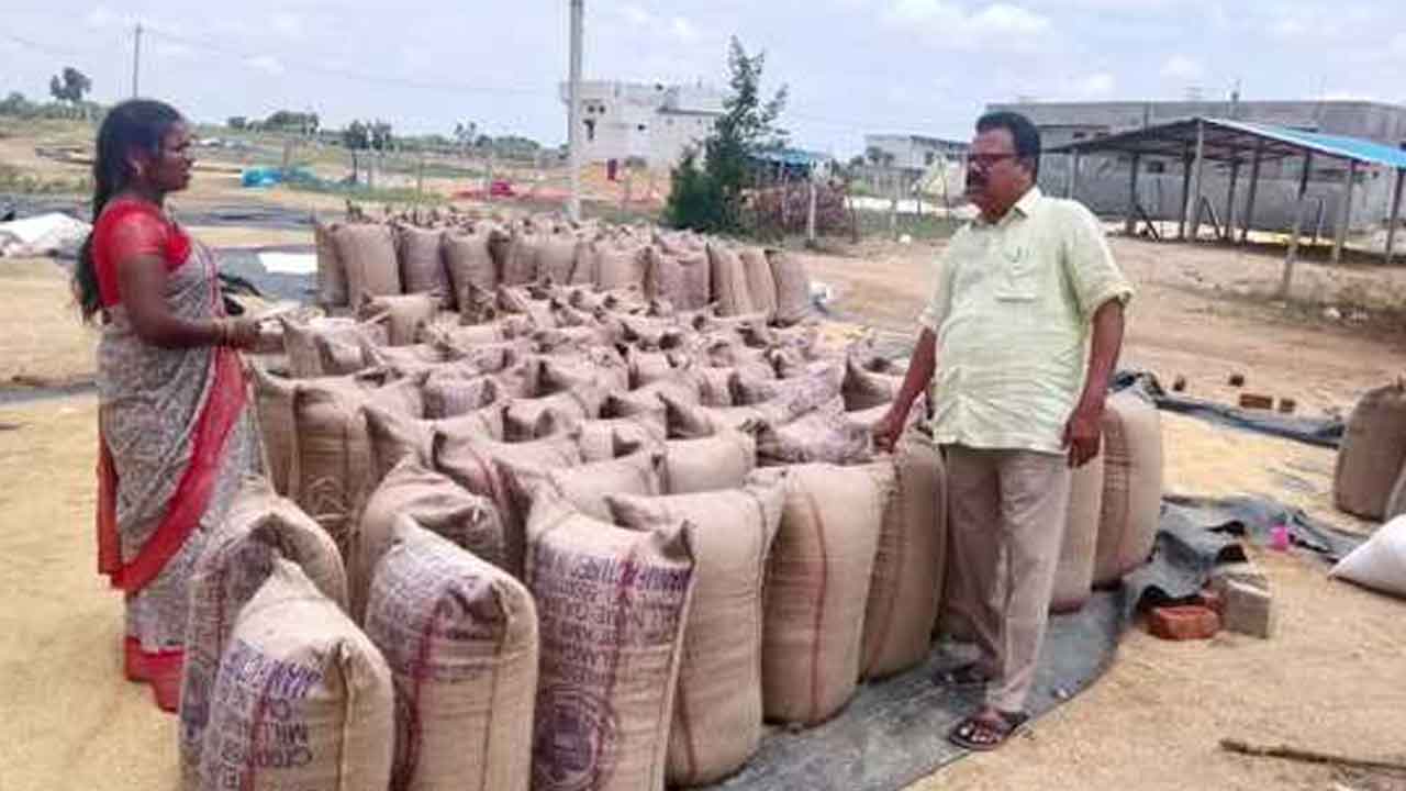 Grain soaked | అకాల వర్షానికి తడిసిన ధాన్యం.. ఆందోళనలో రైతులు