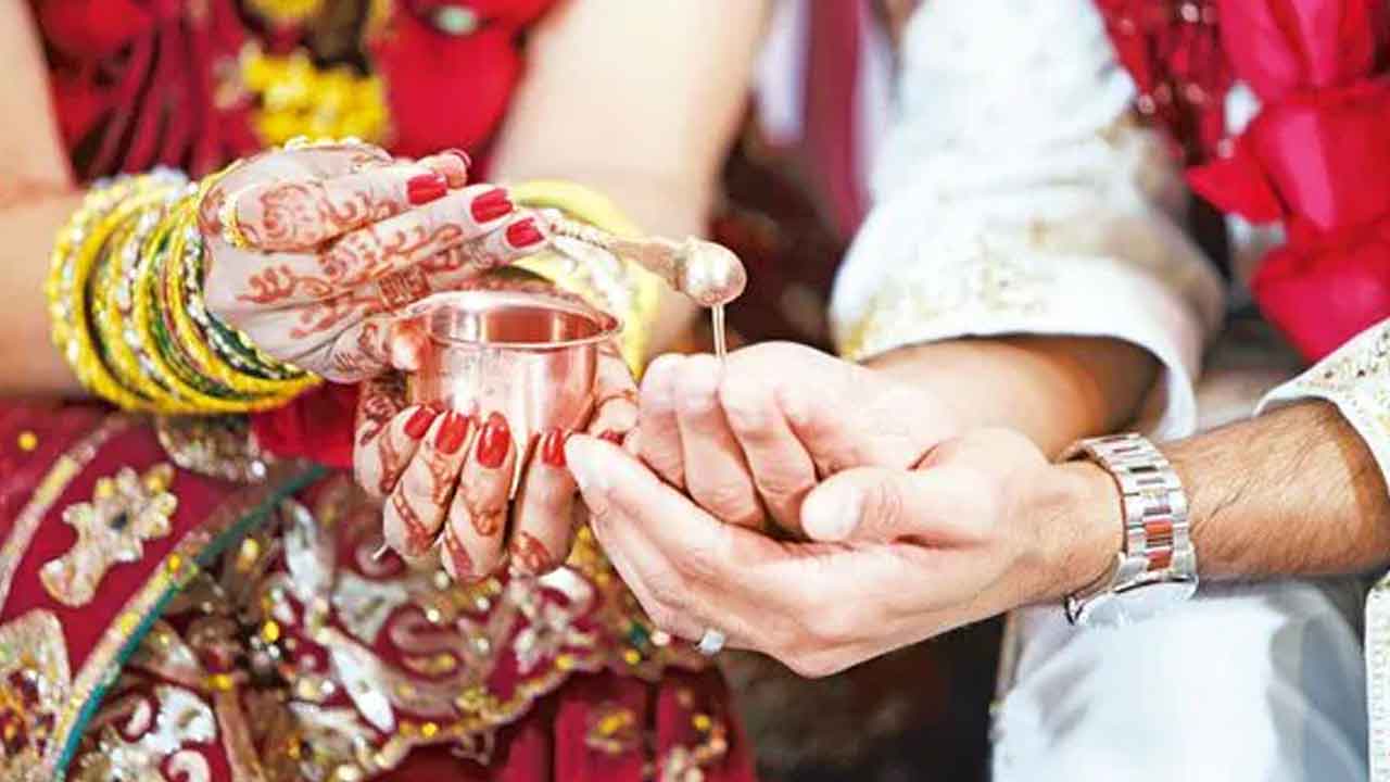 Karnataka | తాళి కట్టిన వెంటనే గుండెపోటుతో వరుడు మృతి.. కర్ణాటకలో విషాదం