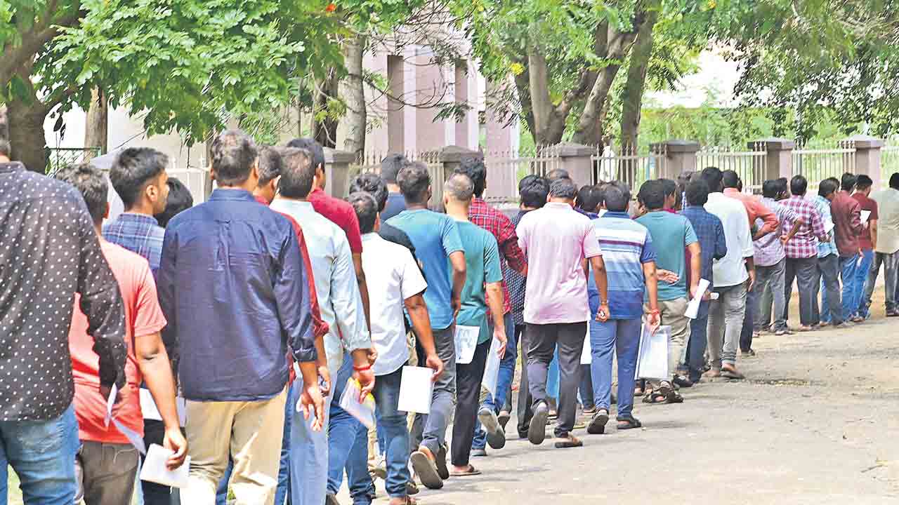 Group 1 Mains | గ్రూప్‌-1 గూడుపుఠాణి.. పరీక్షల్లో అడుగడుగునా అవకతవకలే..!
