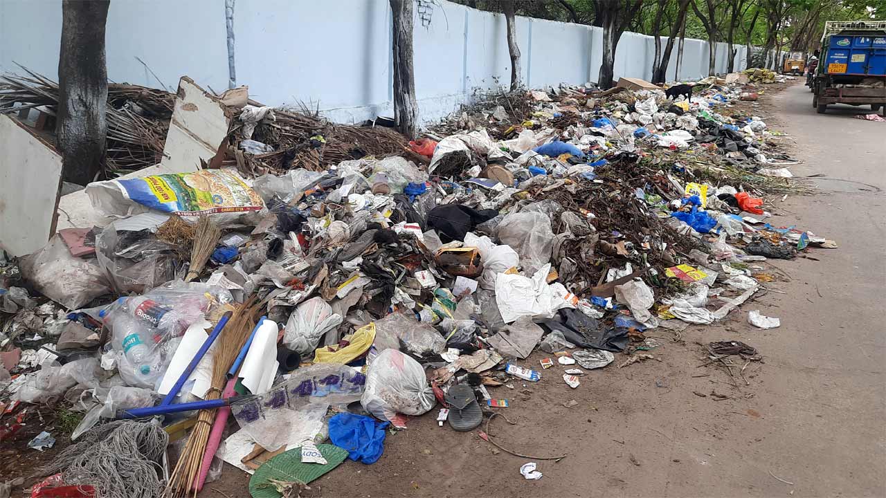 GHMC | జీహెచ్‌ఎంసీ అధికారుల నిర్లక్ష్యం.. గుడిమల్కాపూర్‌లో కుప్పలు కుప్పలుగా చెత్త