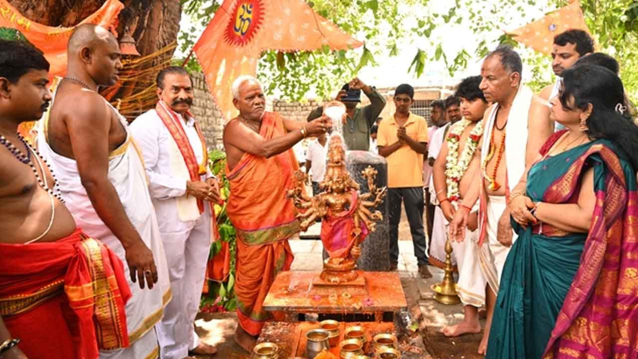 Thousand Pillar Temple | వేయిస్తంభాల దేవాలయంలో వైభవంగా హనుమాన్‌ జయంతి