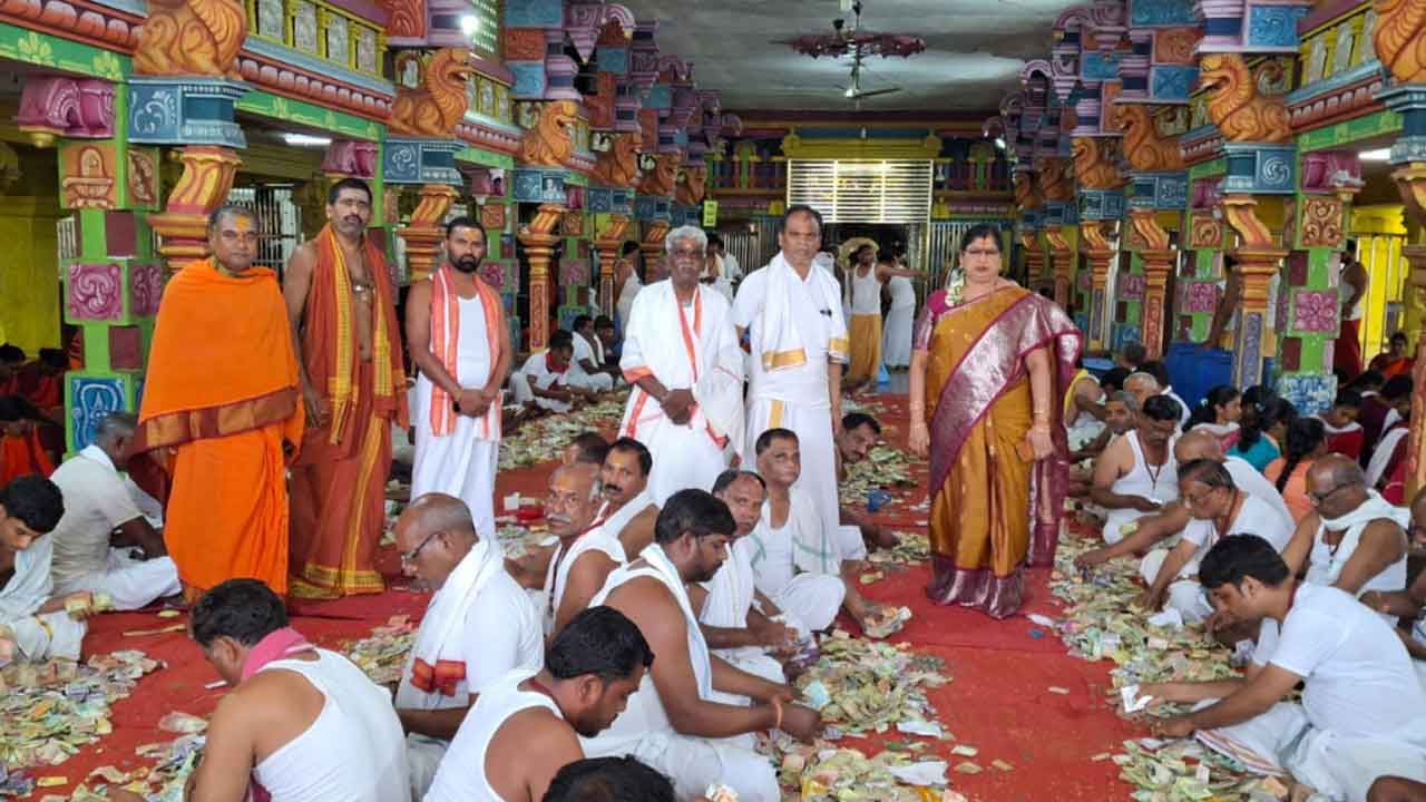 Mallanna temple | కొమురవెల్లి మల్లన్న ఆలయంలో హుండీల లెక్కింపు.. ఆదాయం ఎంతంటే?