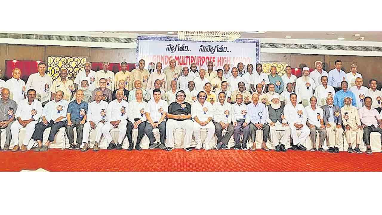 55 ఏండ్ల తర్వాత.. ఆత్మీయంగా..