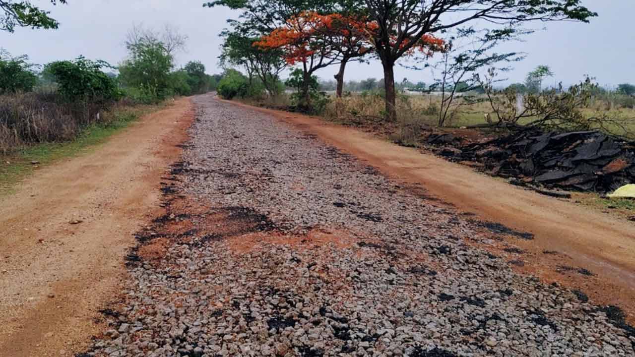 Ibrahimpatnam | రోడ్డు తవ్వారు.. పనులు మరిచారు.. ఇష్టానుసారంగా వ్యవహరిస్తున్న కాంట్రాక్టర్..