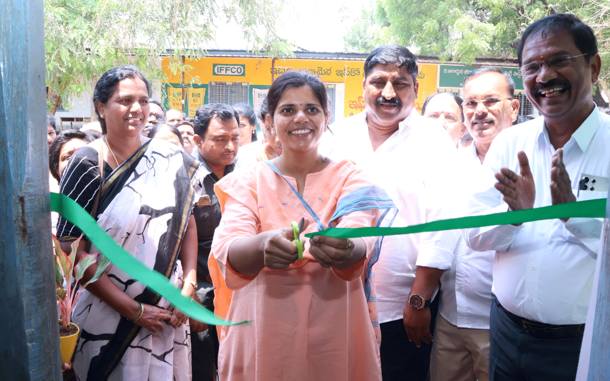 Nalgonda Rural : రైతులు పీఏసీఎస్‌, అధికృత డీలర్ల వద్దే విత్తనాలు కొనాలి : కలెక్టర్ ఇలా త్రిపాఠి