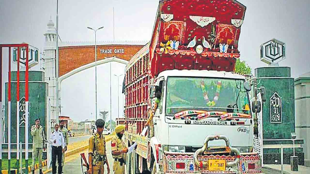 పాక్‌ దిగుమతులపై నిషేధం