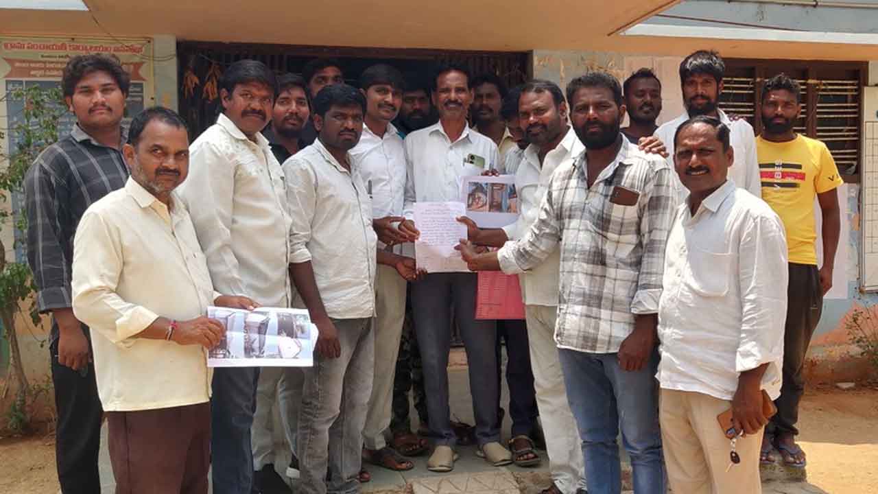 Indiramma houses | అనర్హులకు ఇండ్లు కేటాయించడమే ఇందిరమ్మ రాజ్యమా? : అఖిలపక్ష నాయకులు