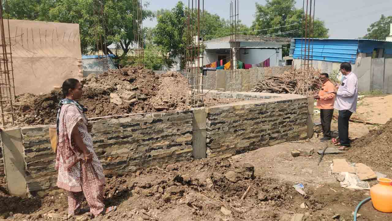 ఇండ్లు మాకొద్దు