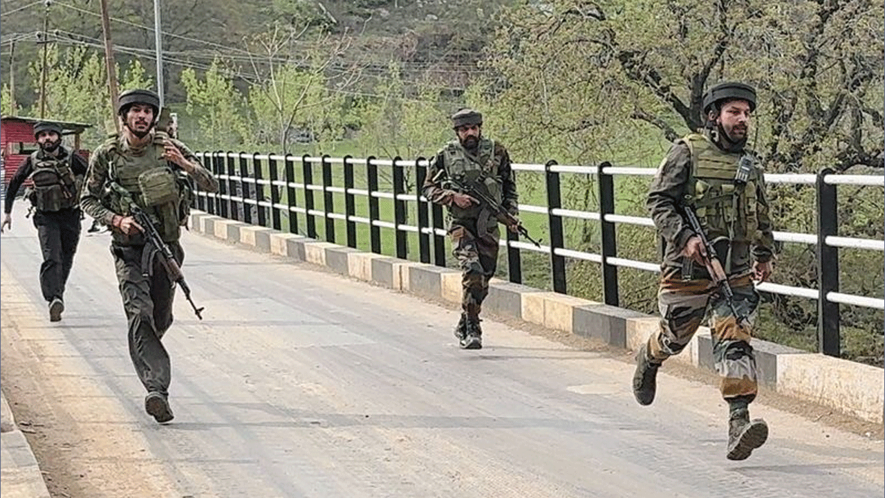 Nuclear Attack: నీళ్ల‌ను ఆపితే అణ్వాయుధ దాడి చేస్తాం:  వార్నింగ్ ఇచ్చిన పాకిస్థాన్