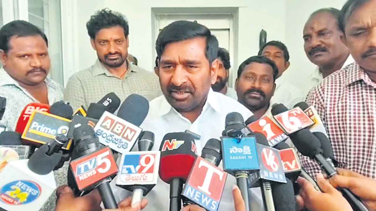 రాష్ట్రంలోఅవినీతి రాజ్యమేలుతోంది..