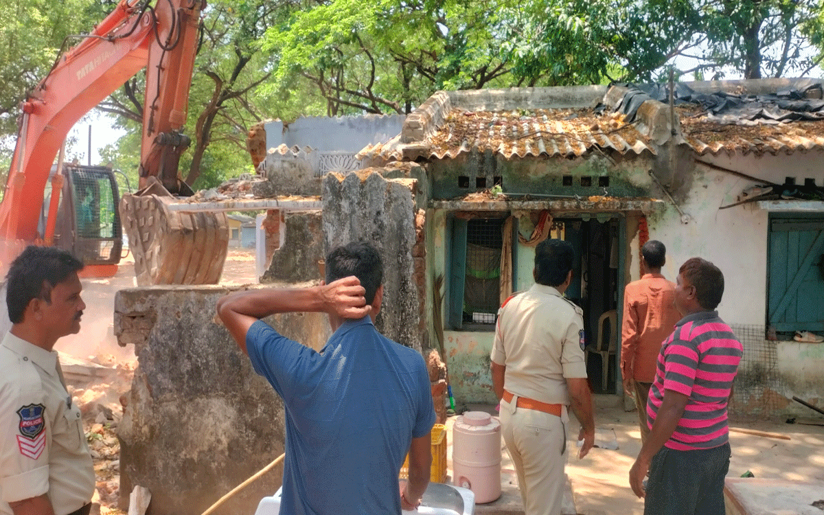Tekulapalli : ‘జేకేఓసి నిర్వాసితుల సమస్య పరిష్కరించాలి’
