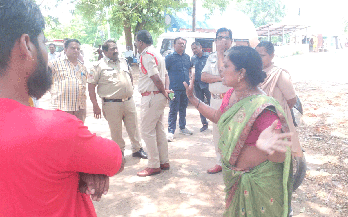 Tekulapalli : 'జేకేఓసి నిర్వాసితుల సమస్య పరిష్కరించాలి'