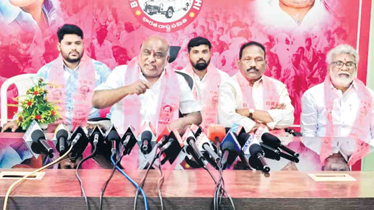 స్థానిక ఎమ్మెల్యే హస్తంతోనే పత్తి రైతులకు నష్టం