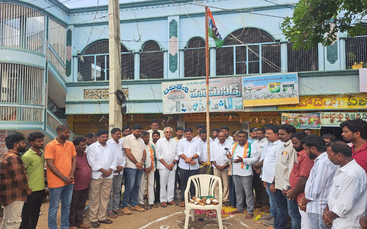Julurupadu : త్యాగ‌ధ‌నుల పోరాట ఫ‌లిత‌మే 8 గంట‌ల ప‌నిదినం : కార్మిక సంఘాల నేత‌లు