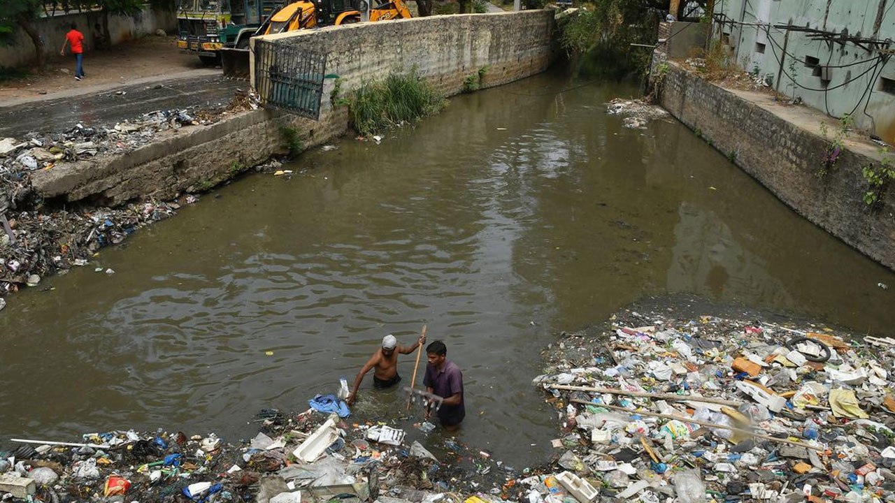 Kailashnagar Nala | రెండుసార్లు కూల్చారు.. మూడోసారి అప్పగించారు.. కైలాష్ నగర్ నాలా ఆక్రమణపై అధికారుల వింత ధోరణి
