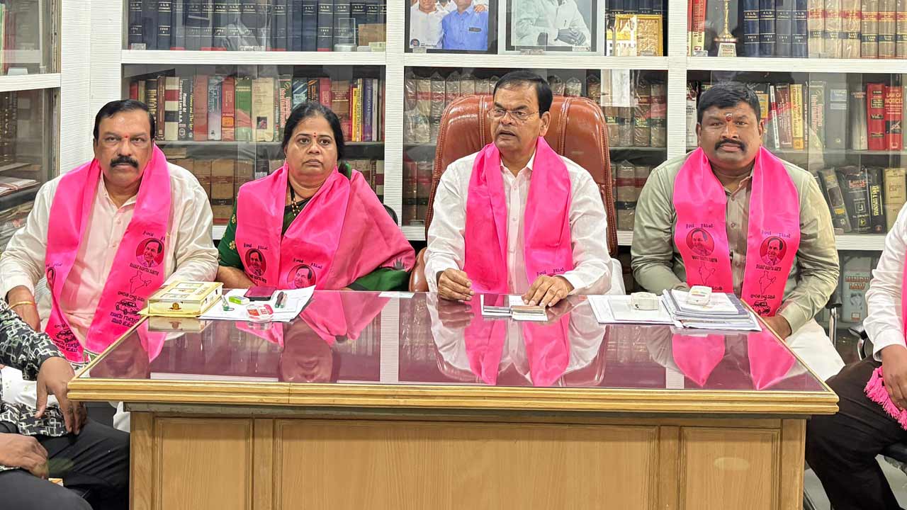 గడ్కరీతో కాకుంటే ప్రధాని మోదీతో ప్రారంభించుకోండి.. ఎమ్మెల్యే కాలేరు వెంకటేశ్‌ విమర్శలు