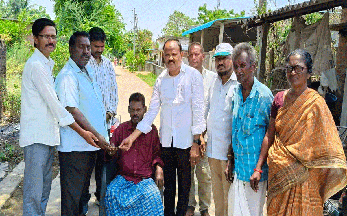 Karepally : డయాలసిస్ బాధితుడికి ఆర్థిక సాయం