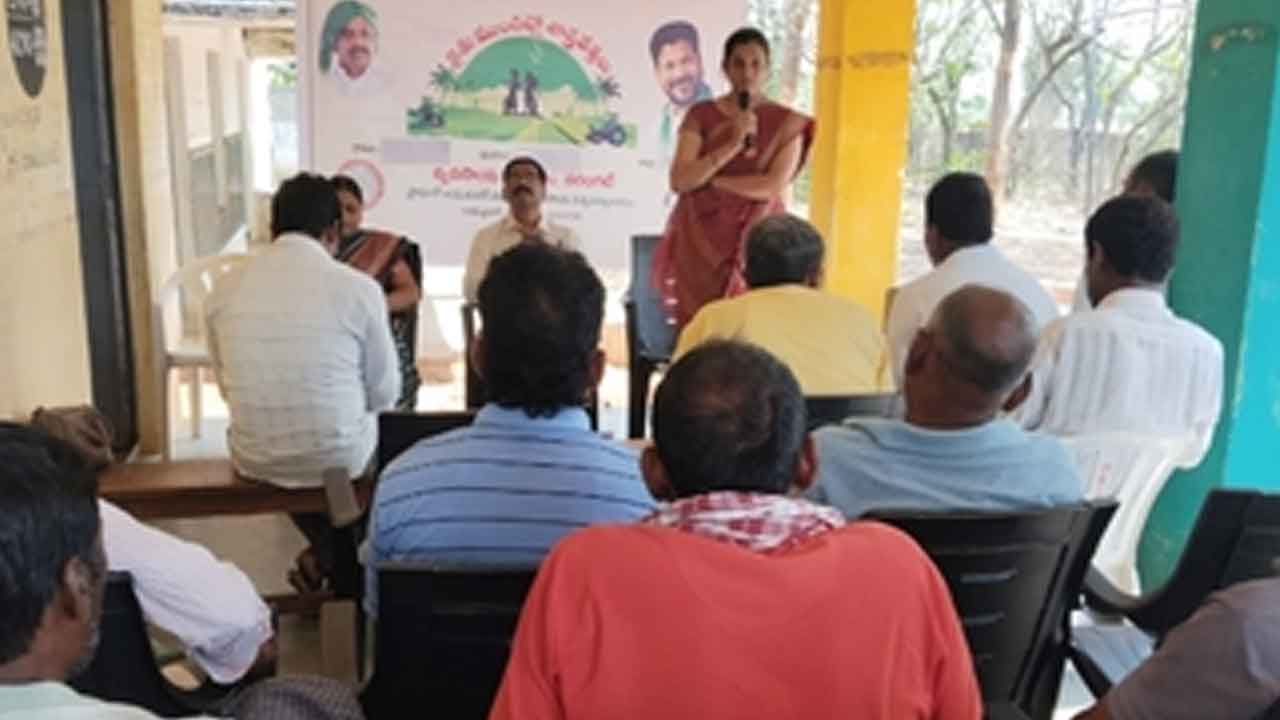 Soil tests | భూసార పరీక్షలను రైతులు సద్వినియోగం చేసుకోవాలి : ఏవో కవిత