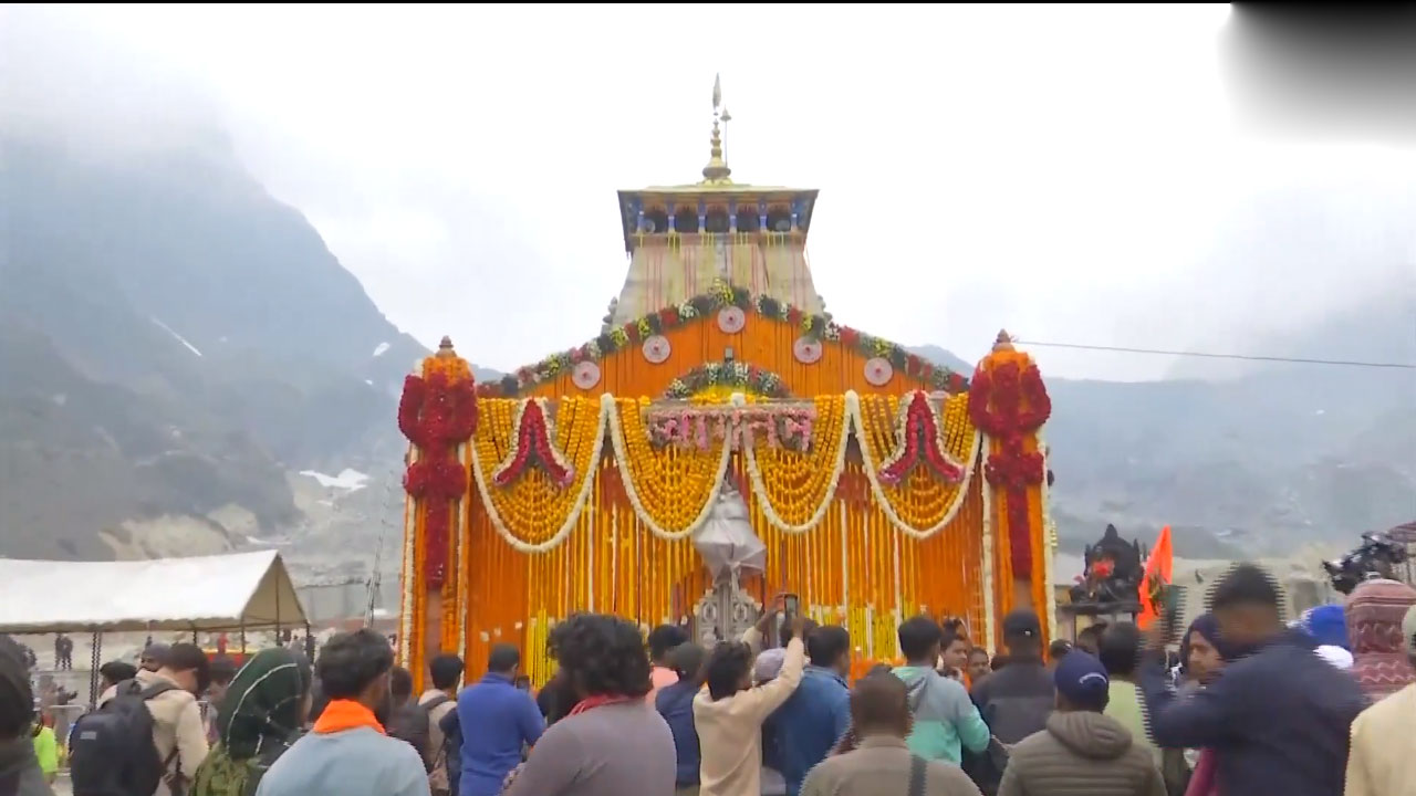 Kedarnath Dham | 1300 కిలోల బంతిపూల‌తో కేదార్‌నాథ్ ఆల‌యం అలంక‌ర‌ణ‌