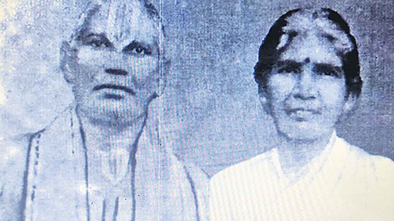 Keshav Dad And Wife