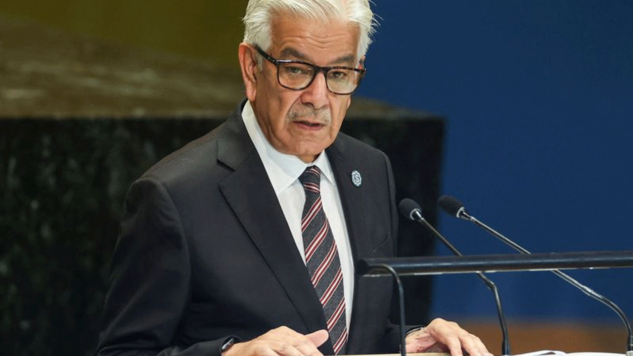 Khawaja Asif: ఉద్రిక్త‌త‌ల‌ను త‌గ్గించేందుకు మేం సిద్ధం:  పాక్ ర‌క్ష‌ణ మంత్రి ఆసిఫ్‌