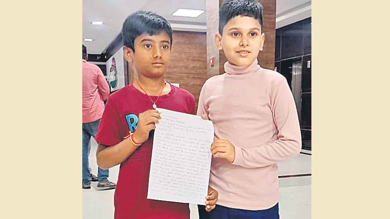 ఫ్రెండ్స్‌తో ఆడుకుంటాం.. పార్కు కావాలె