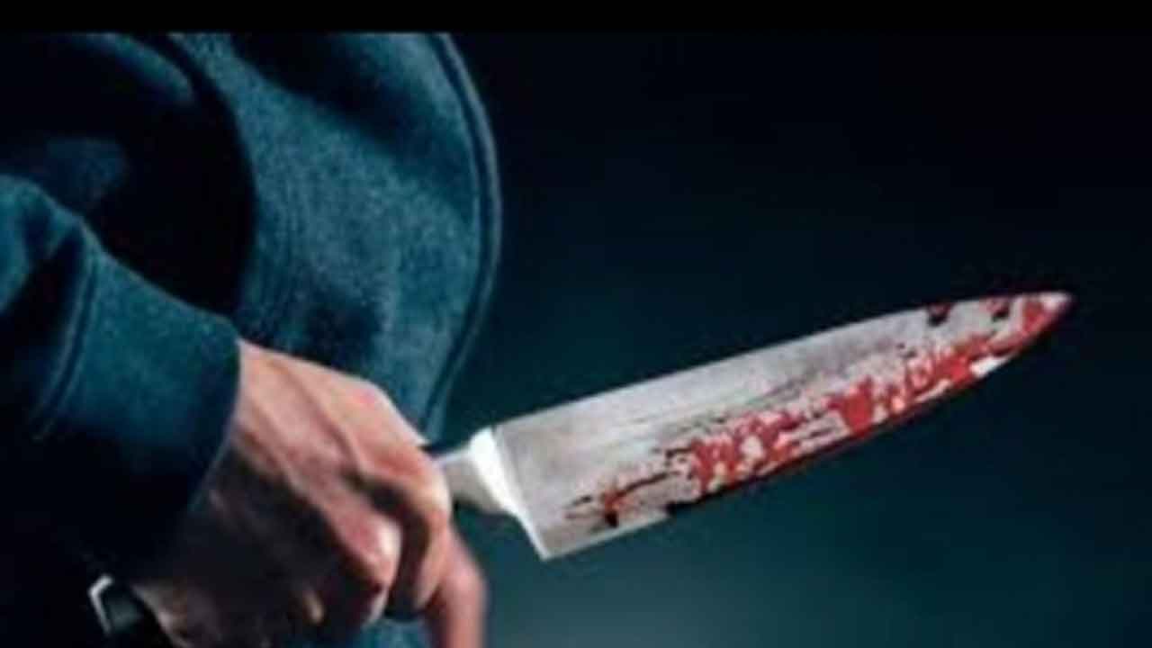 Fast food center | ఫాస్ట్ ఫుడ్ సెంటర్ నిర్వాకుడు పై కత్తితో దాడి