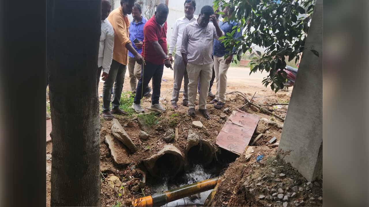 కాలుష్య కోరల నుంచి మా గ్రామాన్ని కాపాడండి.. కొల్తూర్‌ గ్రామస్తుల ఆందోళన