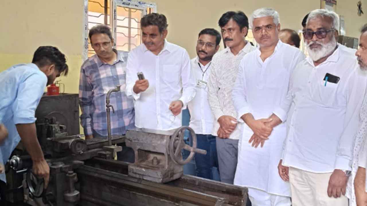 MP Vishweshwar Reddy | ఉద్యోగ భద్రతే లక్ష్యంగా విద్యార్థులకు శిక్షణ ఇవ్వాలి : ఎంపీ విశ్వేశ్వర్‌ రెడ్డి