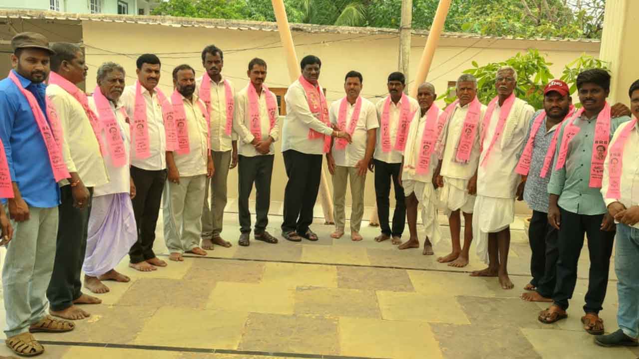 Koppula Mahesh Reddy | మాజీ ఎమ్మెల్యే కొప్పుల మహేశ్‌రెడ్డి సమక్షంలో బీఆర్‌ఎస్ చేరికలు