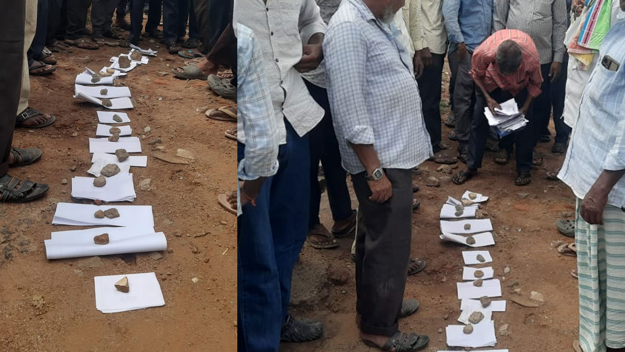 Korutla | క్యూలైన్లో పాస్ పుస్తకాలు.. కోరుట్లలో జీలుగు విత్తనాల కోసం రైతుల కష్టాలు