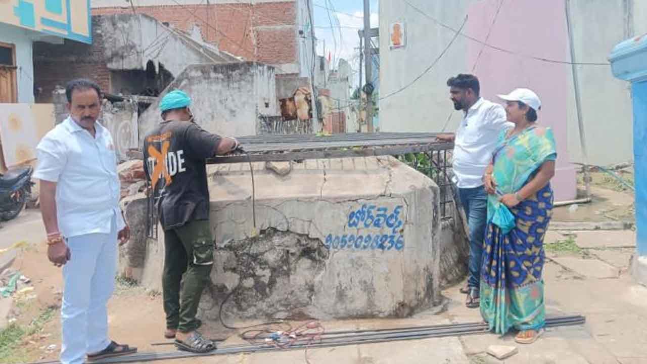 Khila warangal | కోటలో మంచినీళ్ల బావికి ఐరన్‌ కప్పు ఏర్పాటు