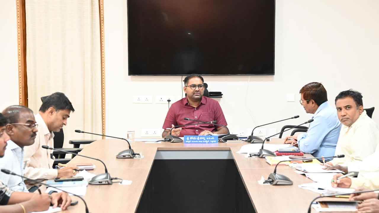 Koya Sri Harsha | అభివృద్ధి పనులను త్వరగా పూర్తి చేయాలి : కలెక్టర్‌ కోయ శ్రీ హర్ష