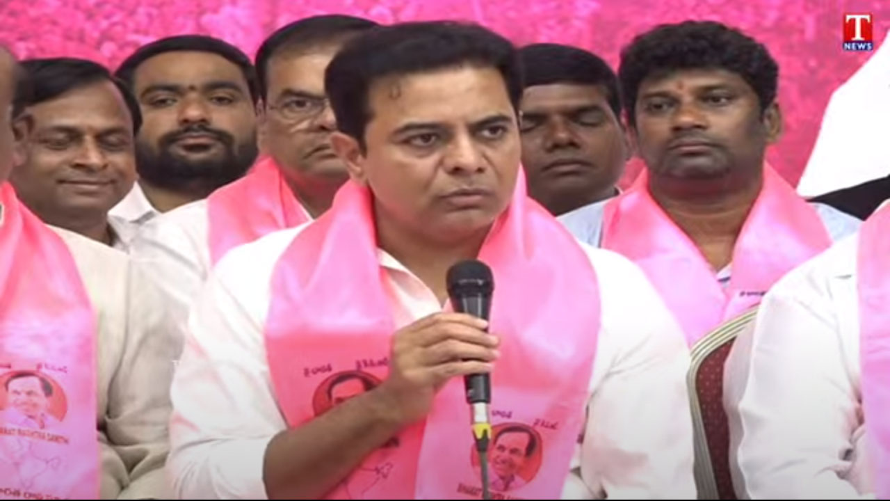 KTR | పీఆర్సీ, డీఏలు అడిగితే.. ప్ర‌భుత్వ ఉద్యోగుల‌ను విల‌న్లుగా చిత్రీక‌రిస్తారా..? రేవంత్ రెడ్డిపై మండిప‌డ్డ కేటీఆర్