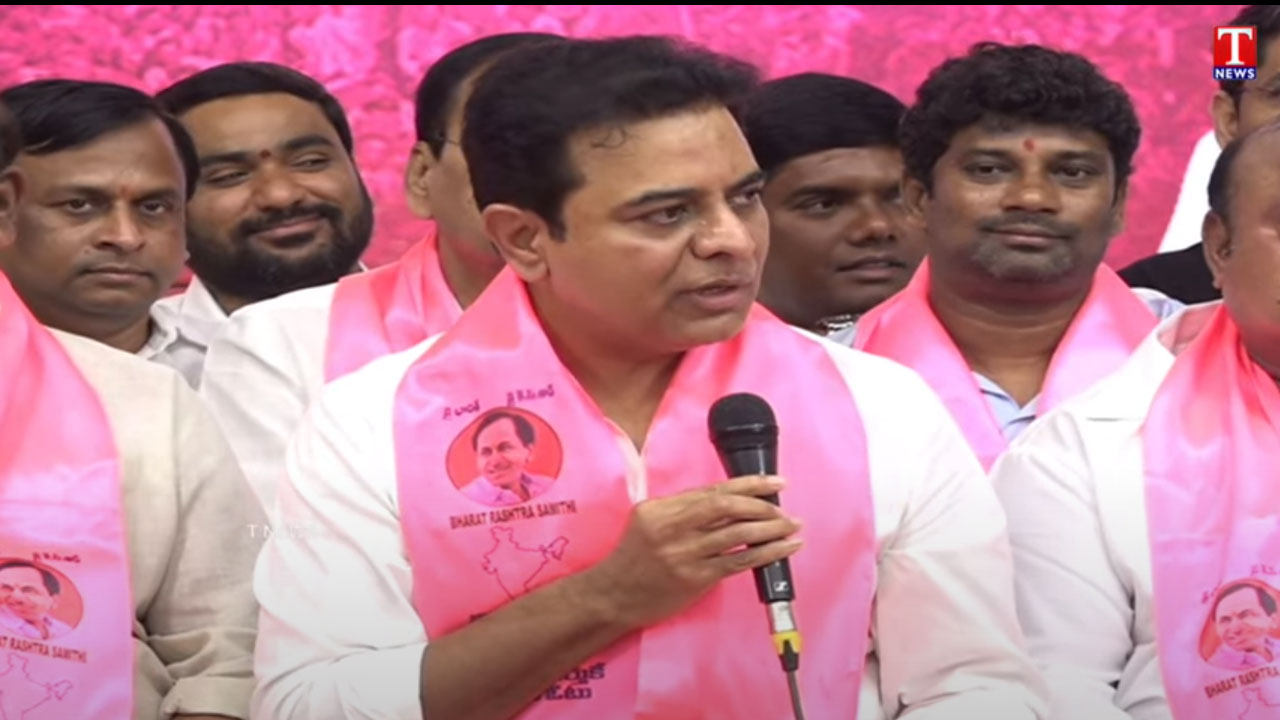 KTR | షేర్ ఆటో వాడిన‌ట్టు.. హెలికాప్ట‌ర్‌ను వాడుతున్న‌రు.. రేవంత్ కేబినెట్‌పై కేటీఆర్ విమ‌ర్శ‌లు