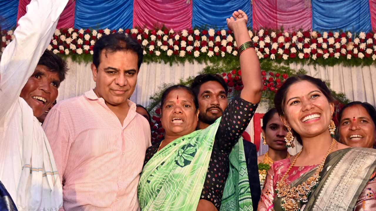 KTR | అంజక్కా.. బాగున్నవా.. ఉద్యమ నాయకురాలికి కేటీఆర్‌ ఆత్మీయ పలకరింపు