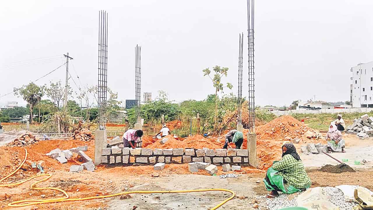 Government Land | గుడి పేరుతో బురిడీ.. 10 కోట్ల విలువైన ప్రభుత్వ భూమిపై కాంగ్రెస్‌ నాయకుల కన్ను
