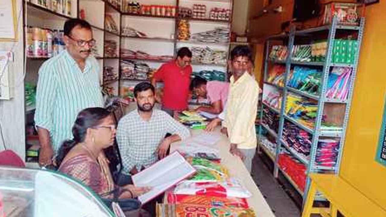 Fake seeds | నకిలీ మందులు, విత్తనాలు అమ్మితే కఠిన చర్యలు : డీఎస్ లక్ష్మి కుమారి