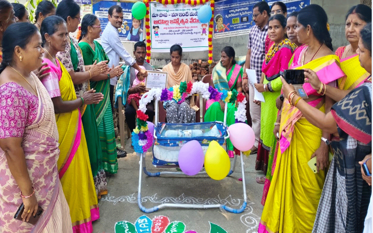 Madhira : ఆడపిల్లతోనే ఇంటికి పరిపూర్ణత : మ‌ధిర మున్సిప‌ల్ క‌మిష‌న‌ర్ సంప‌త్‌కుమార్‌