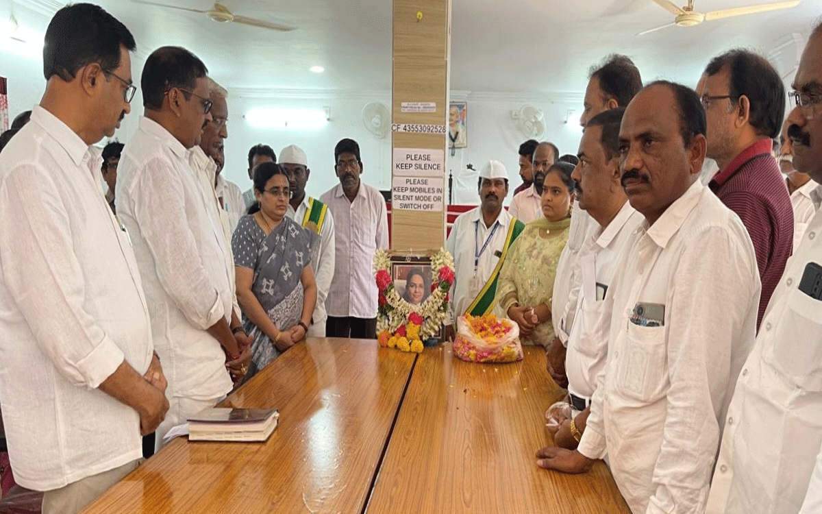 Madhira : గిరిజా ప్రియదర్శిని మృతికి మధిర బార్ అసోసియేషన్ సంతాపం