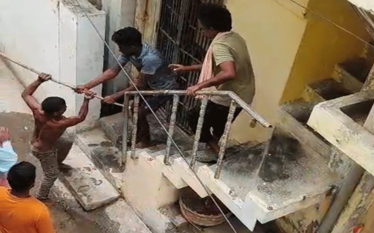 Madhira : మ‌ధిర‌లో సైకో వీరంగం