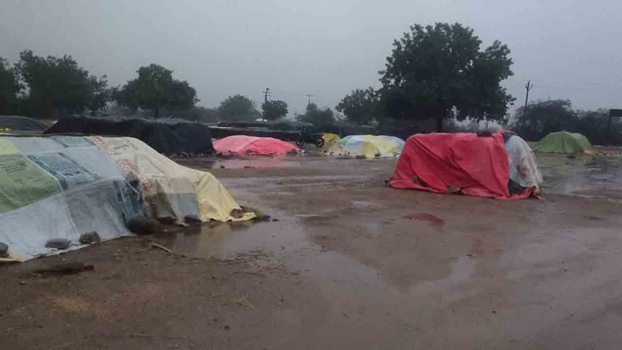 అతలాకుతలం