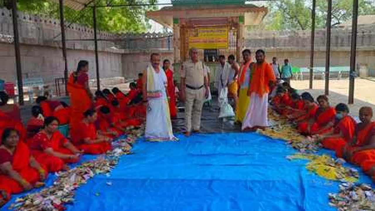 Iloni mallanna | ఐలోని మల్లన్న హుండీ ఆదాయం లెక్కింపు