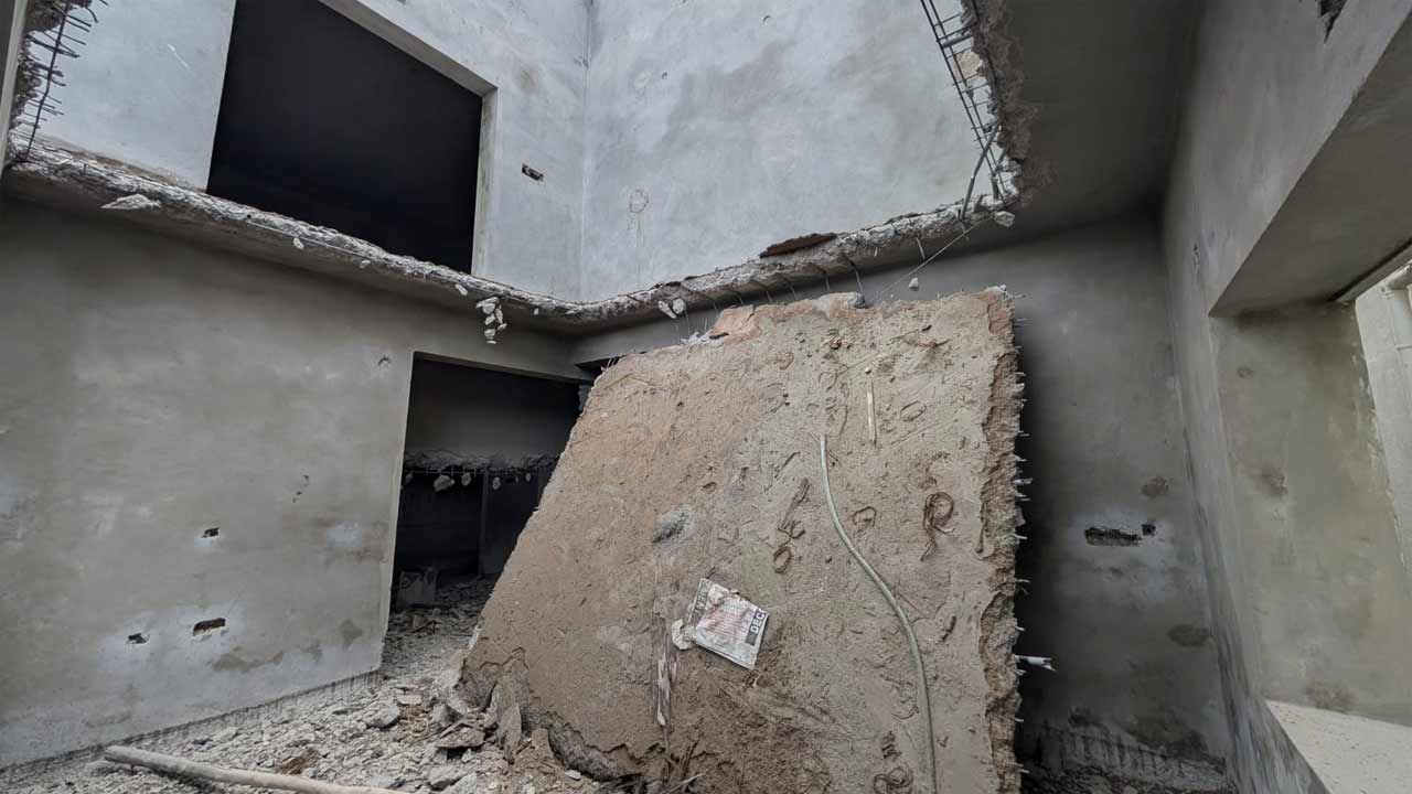 Manikonda | మణికొండలో అక్రమ నిర్మాణాల కూల్చివేత